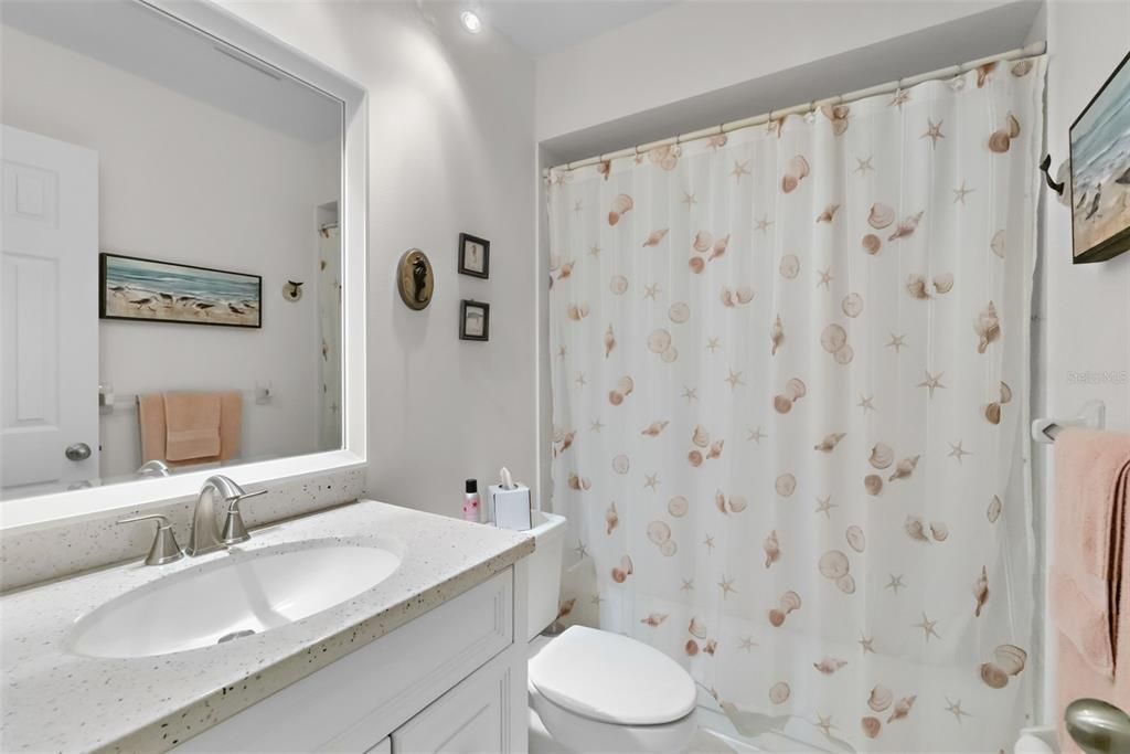 For Sale: $775,000 (2 beds, 2 baths, 962 Square Feet)