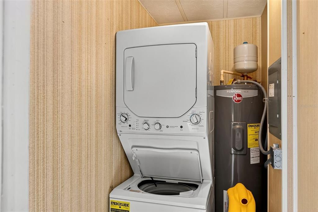 待售: $175,000 (2 贝兹, 2 浴室, 1276 平方英尺)