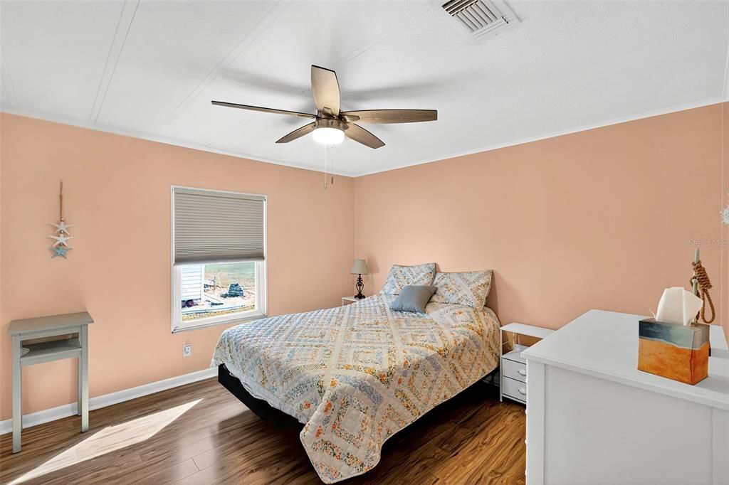 待售: $175,000 (2 贝兹, 2 浴室, 1276 平方英尺)