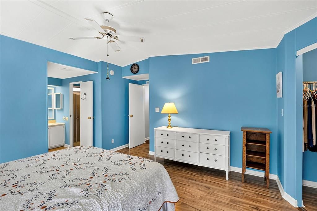 待售: $175,000 (2 贝兹, 2 浴室, 1276 平方英尺)