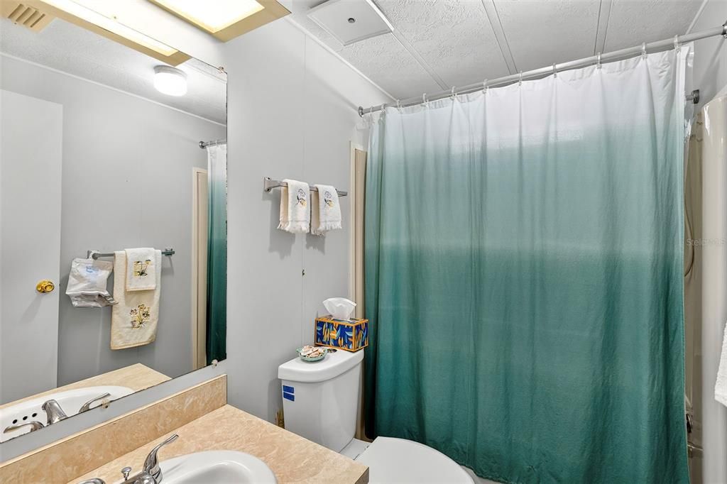 待售: $175,000 (2 贝兹, 2 浴室, 1276 平方英尺)