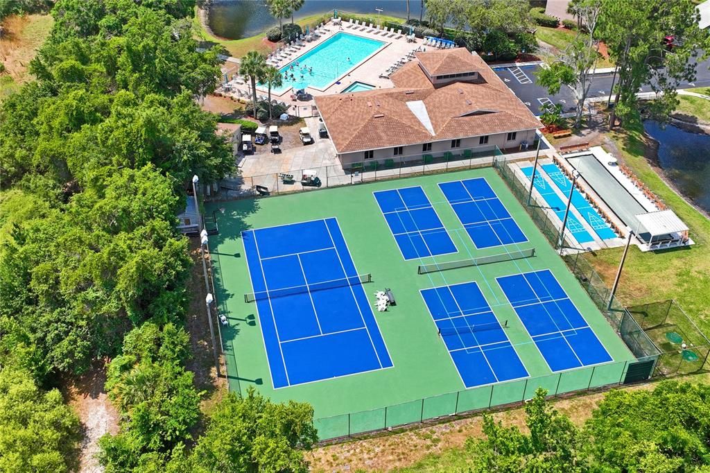 На продажу: $159,999 (2 спален, 1 ванн, 835 Квадратных фут)