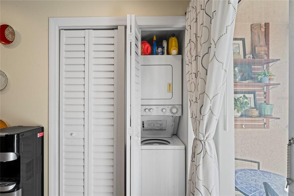 На продажу: $159,999 (2 спален, 1 ванн, 835 Квадратных фут)