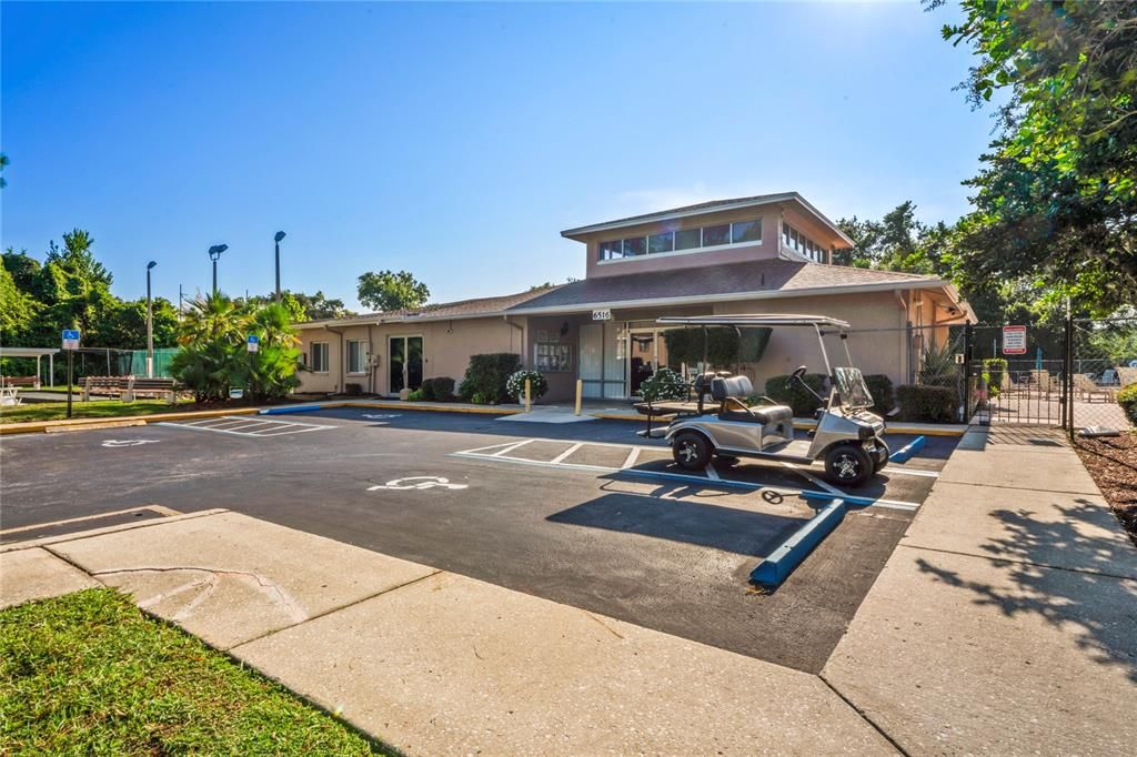 На продажу: $159,999 (2 спален, 1 ванн, 835 Квадратных фут)