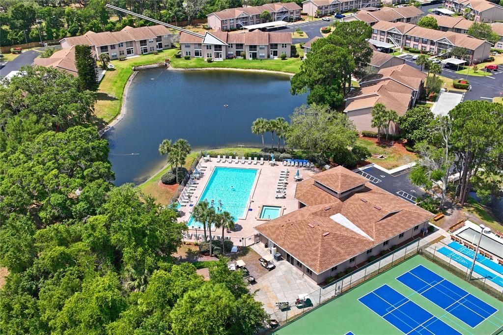 На продажу: $159,999 (2 спален, 1 ванн, 835 Квадратных фут)