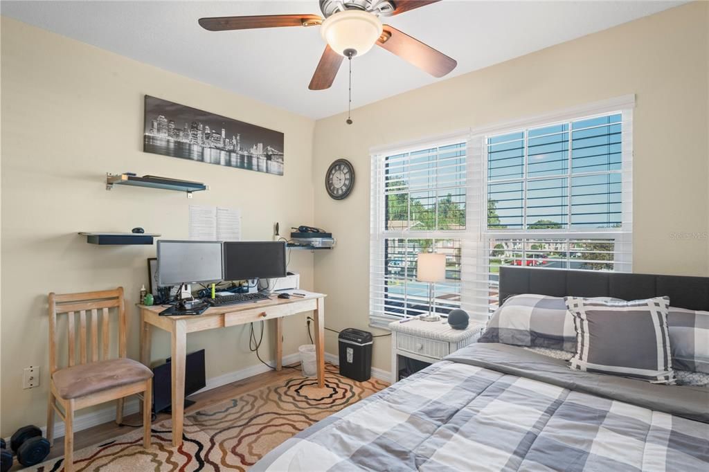 На продажу: $159,999 (2 спален, 1 ванн, 835 Квадратных фут)