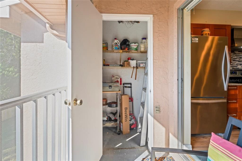 На продажу: $159,999 (2 спален, 1 ванн, 835 Квадратных фут)