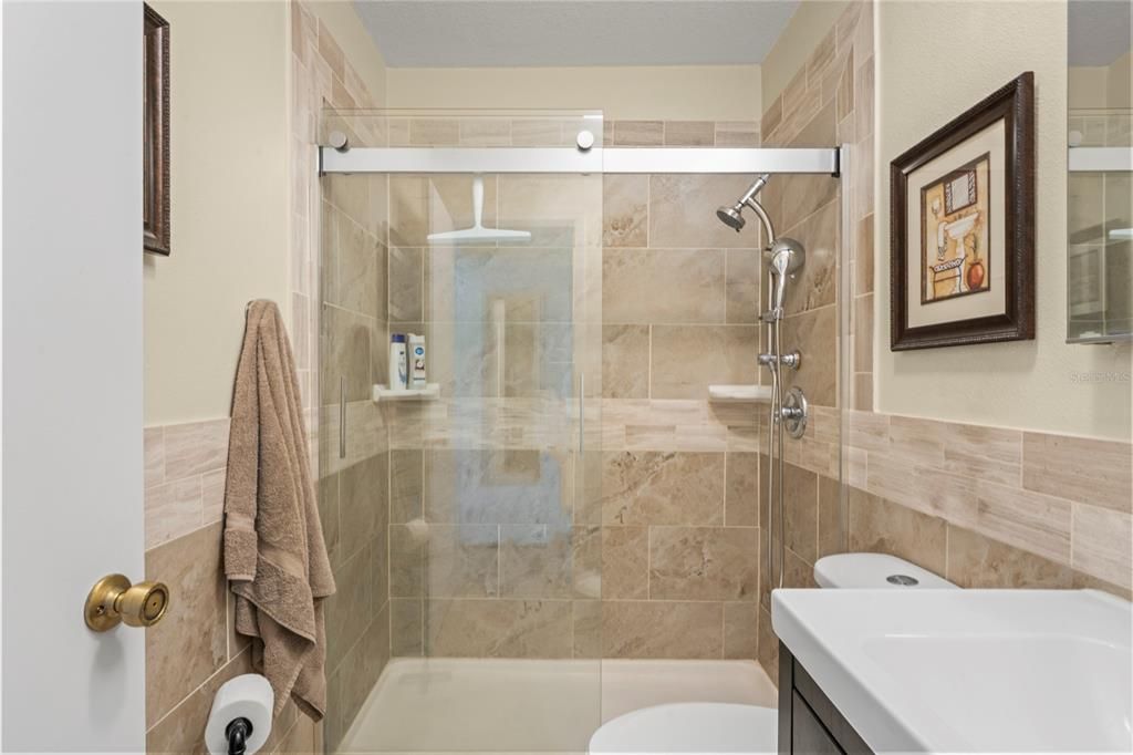 На продажу: $159,999 (2 спален, 1 ванн, 835 Квадратных фут)