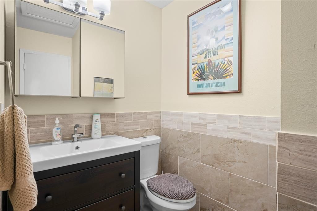 На продажу: $159,999 (2 спален, 1 ванн, 835 Квадратных фут)