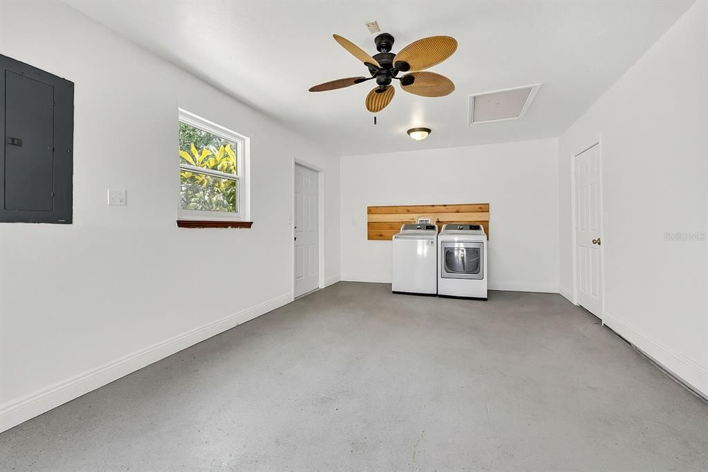 For Sale: $800,000 (3 beds, 2 baths, 1870 Square Feet)