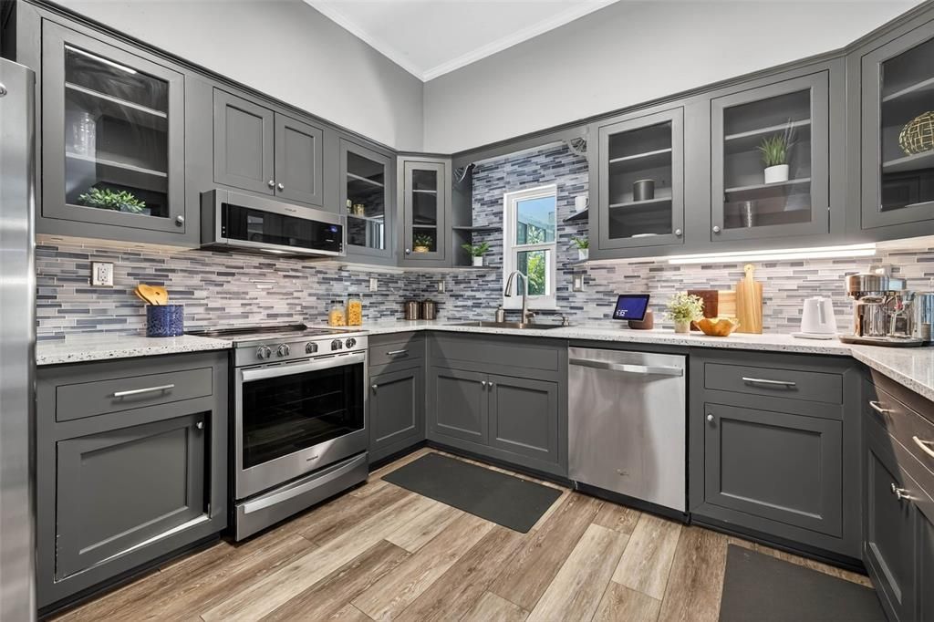 For Sale: $800,000 (3 beds, 2 baths, 1870 Square Feet)