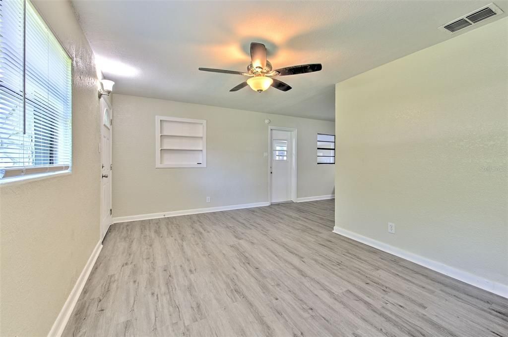 For Rent: $2,150 (3 beds, 1 baths, 1119 Square Feet)