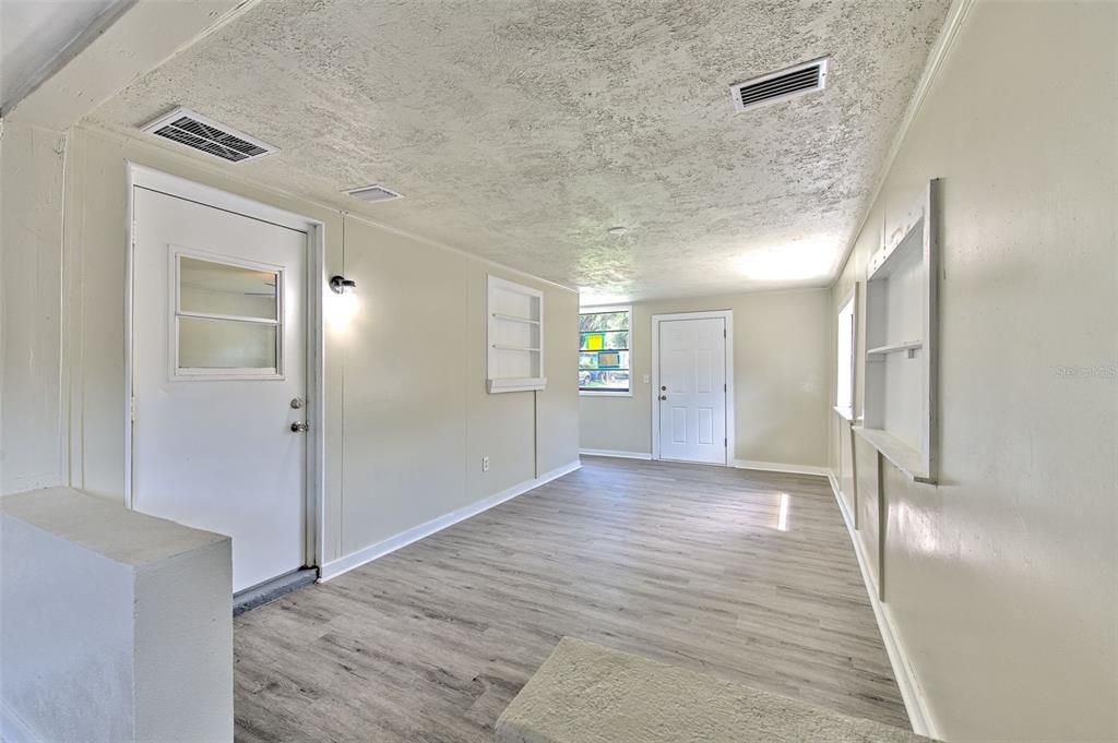 For Rent: $2,150 (3 beds, 1 baths, 1119 Square Feet)