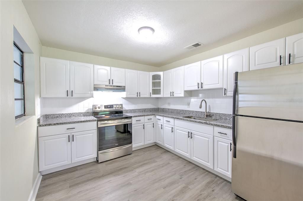 For Rent: $2,150 (3 beds, 1 baths, 1119 Square Feet)