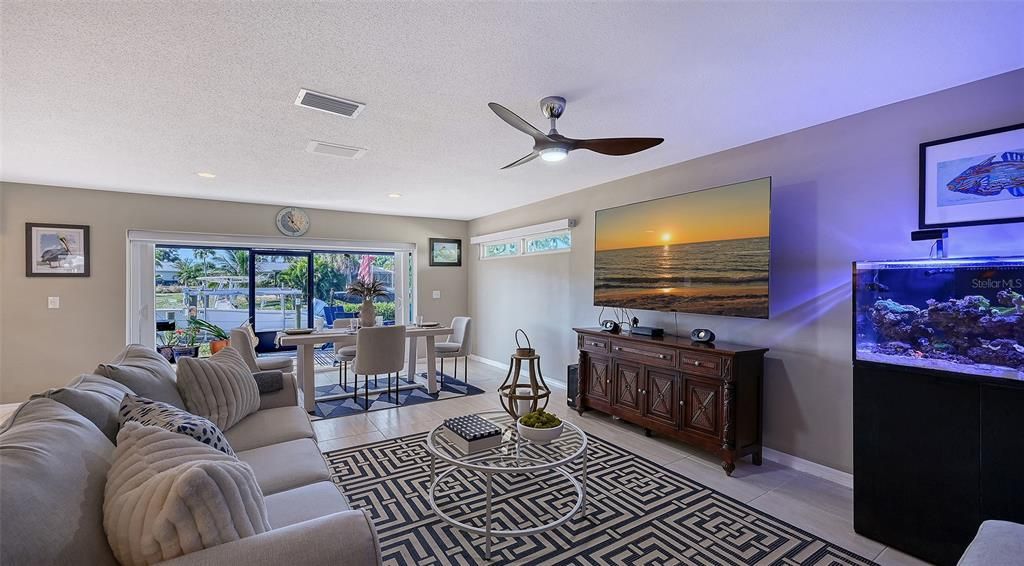 For Sale: $525,000 (2 beds, 2 baths, 1394 Square Feet)