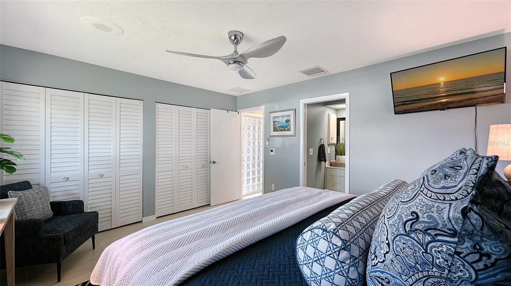 For Sale: $525,000 (2 beds, 2 baths, 1394 Square Feet)