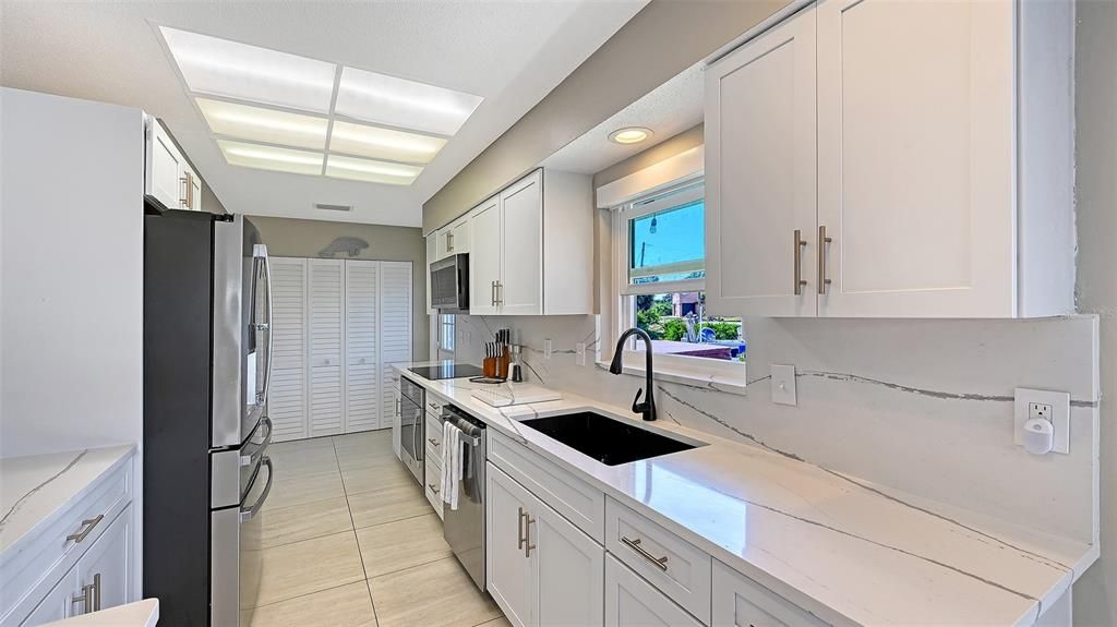 For Sale: $525,000 (2 beds, 2 baths, 1394 Square Feet)