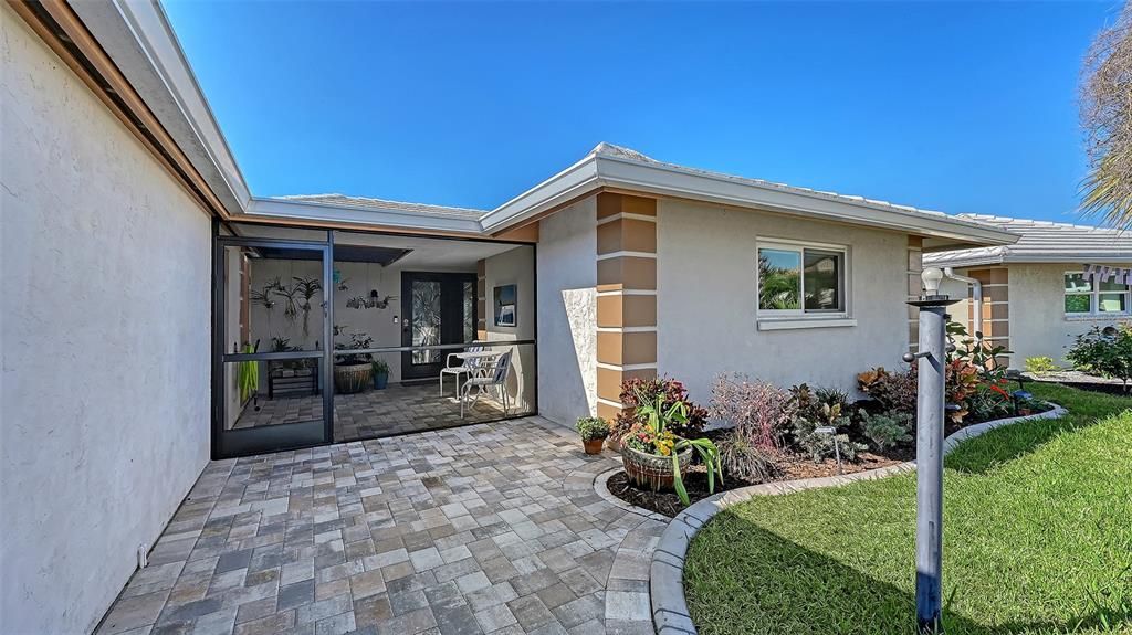 For Sale: $525,000 (2 beds, 2 baths, 1394 Square Feet)