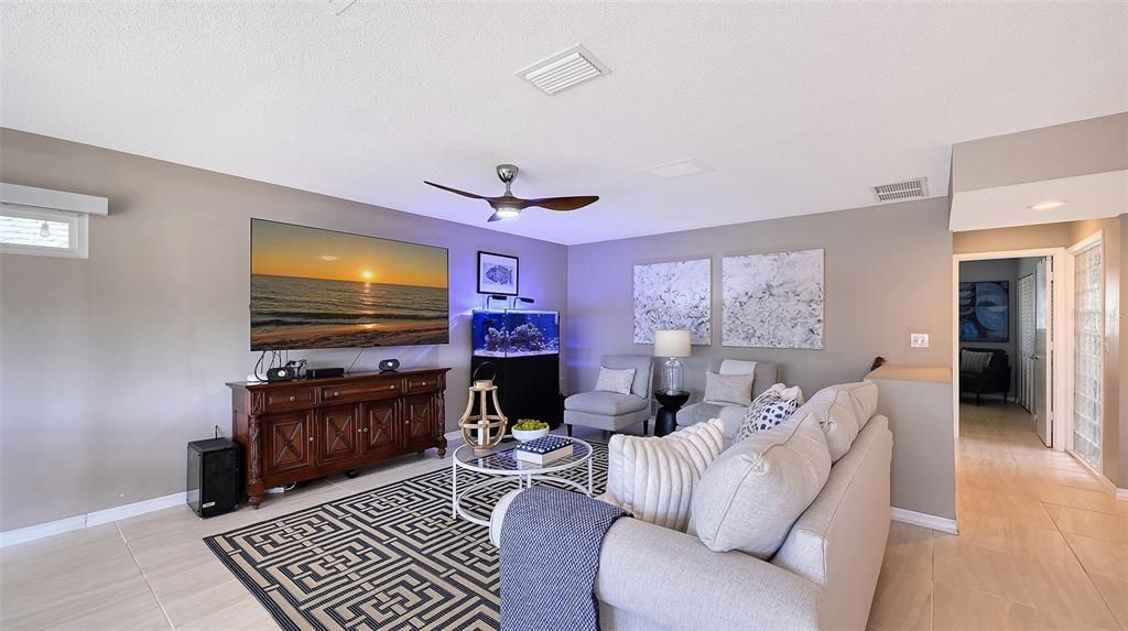 For Sale: $525,000 (2 beds, 2 baths, 1394 Square Feet)