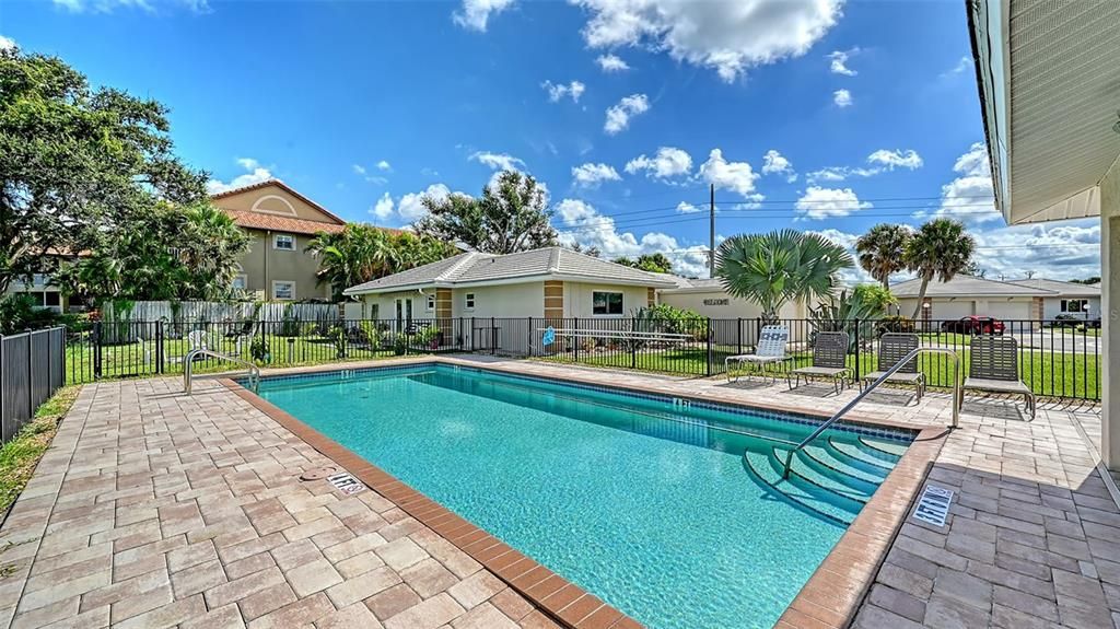 For Sale: $525,000 (2 beds, 2 baths, 1394 Square Feet)