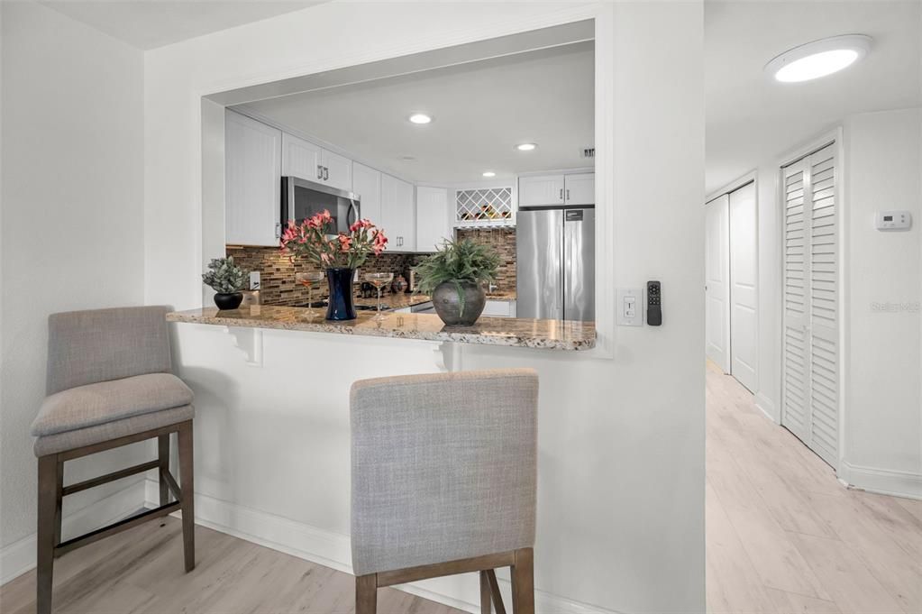 待售: $275,000 (1 贝兹, 1 浴室, 805 平方英尺)