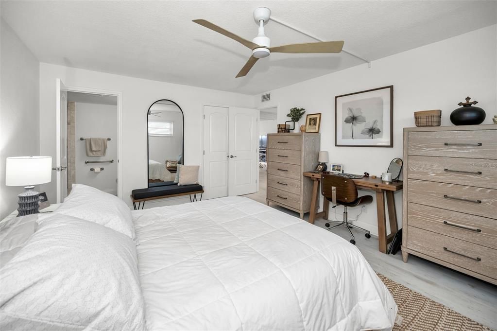 待售: $275,000 (1 贝兹, 1 浴室, 805 平方英尺)