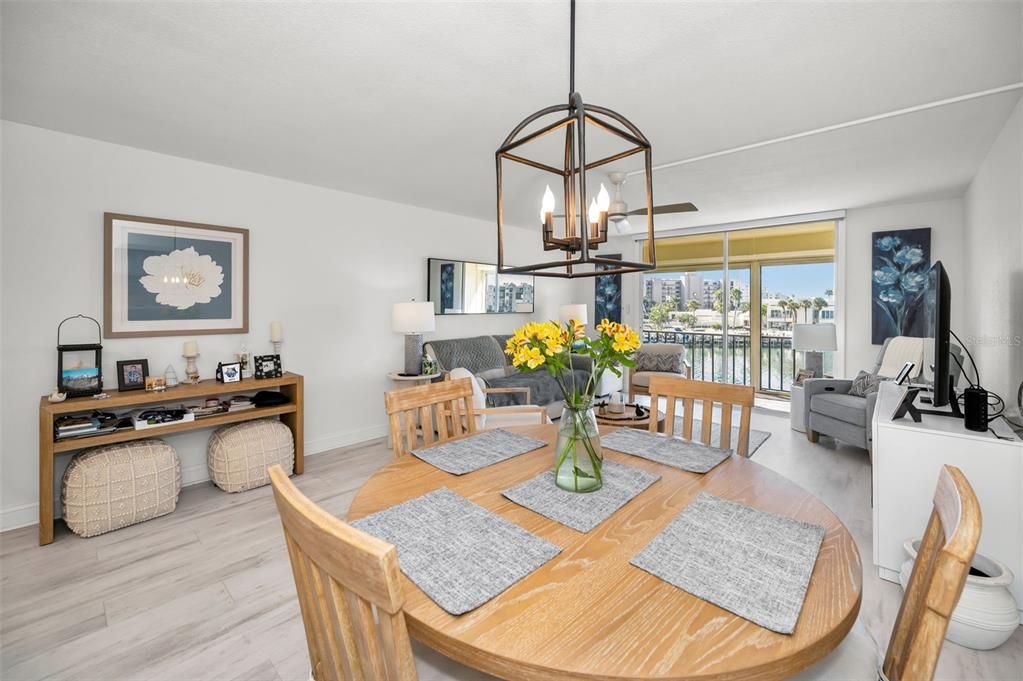 待售: $275,000 (1 贝兹, 1 浴室, 805 平方英尺)