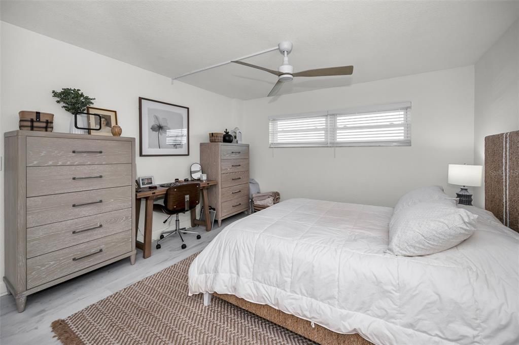 待售: $275,000 (1 贝兹, 1 浴室, 805 平方英尺)