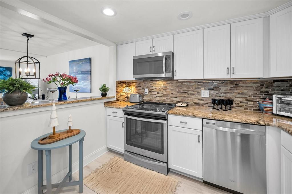 待售: $275,000 (1 贝兹, 1 浴室, 805 平方英尺)