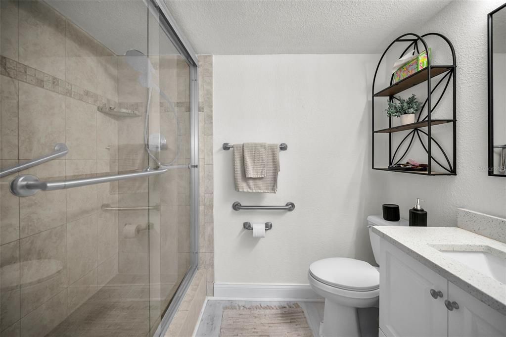 待售: $275,000 (1 贝兹, 1 浴室, 805 平方英尺)