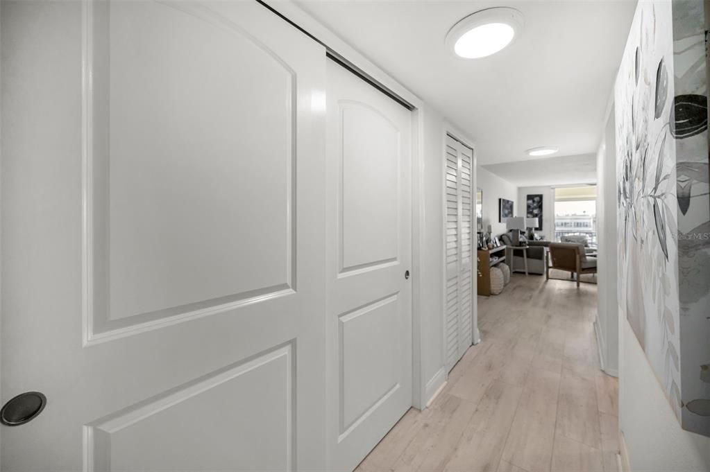 待售: $275,000 (1 贝兹, 1 浴室, 805 平方英尺)