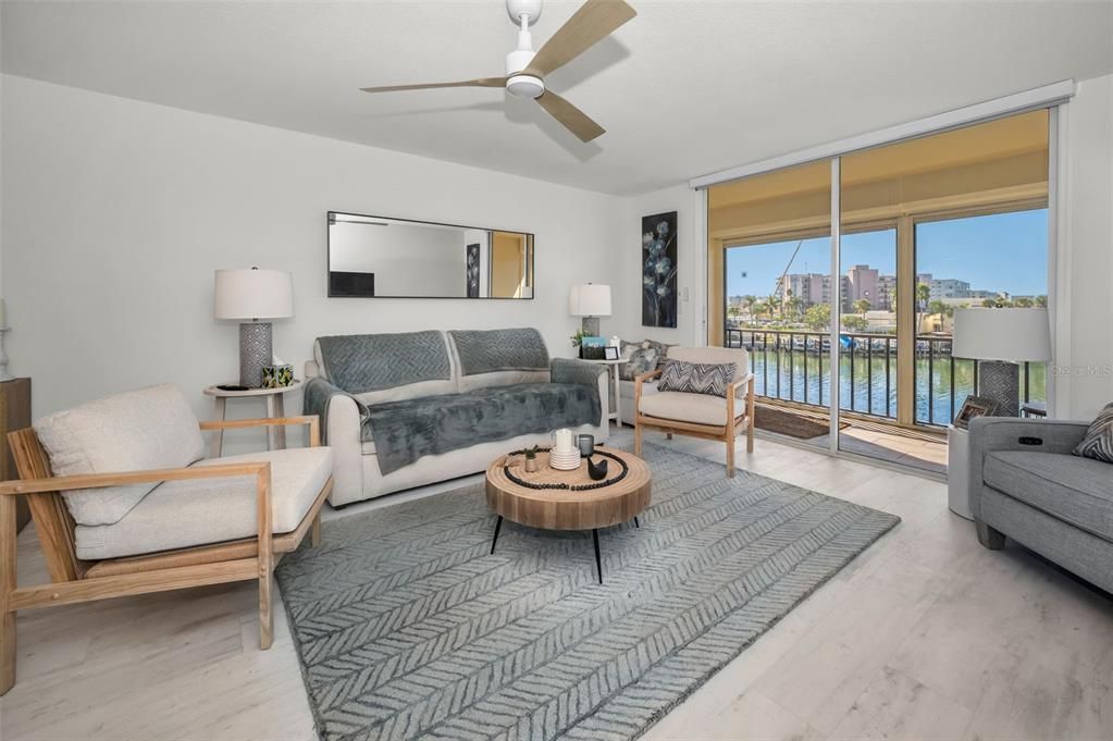 待售: $275,000 (1 贝兹, 1 浴室, 805 平方英尺)