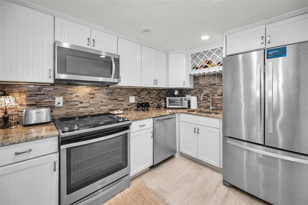 待售: $275,000 (1 贝兹, 1 浴室, 805 平方英尺)