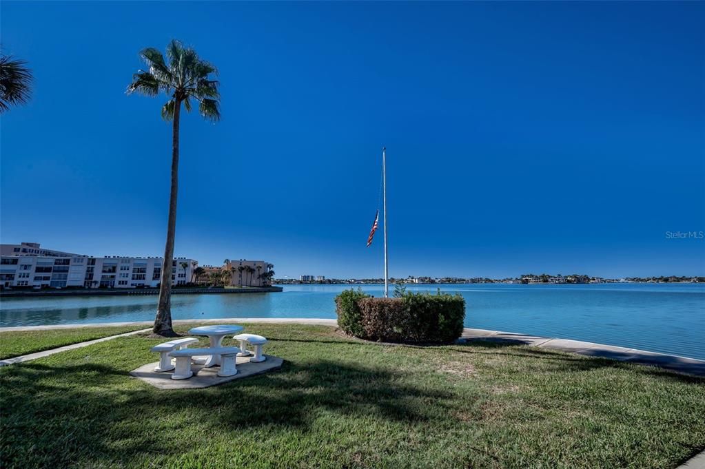 待售: $275,000 (1 贝兹, 1 浴室, 805 平方英尺)