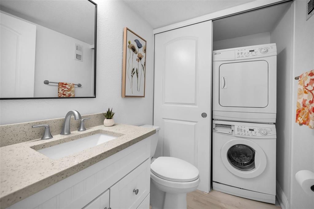 待售: $275,000 (1 贝兹, 1 浴室, 805 平方英尺)