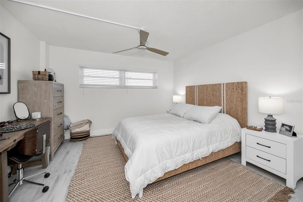 待售: $275,000 (1 贝兹, 1 浴室, 805 平方英尺)