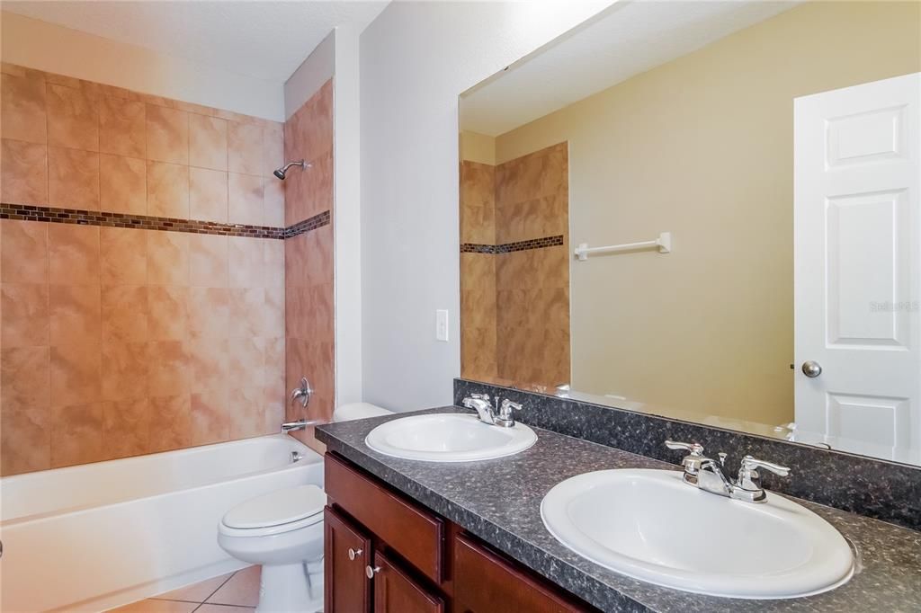 For Rent: $2,345 (3 beds, 2 baths, 1695 Square Feet)