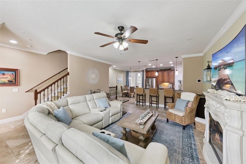 En Venta: $340,000 (3 camas, 2 baños, 1902 Pies cuadrados)