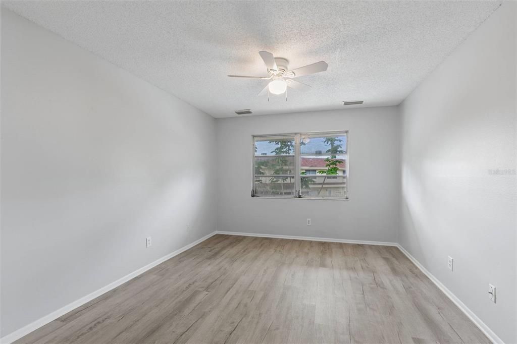 В аренду: $2,000 (4 спален, 2 ванн, 1368 Квадратных фут)