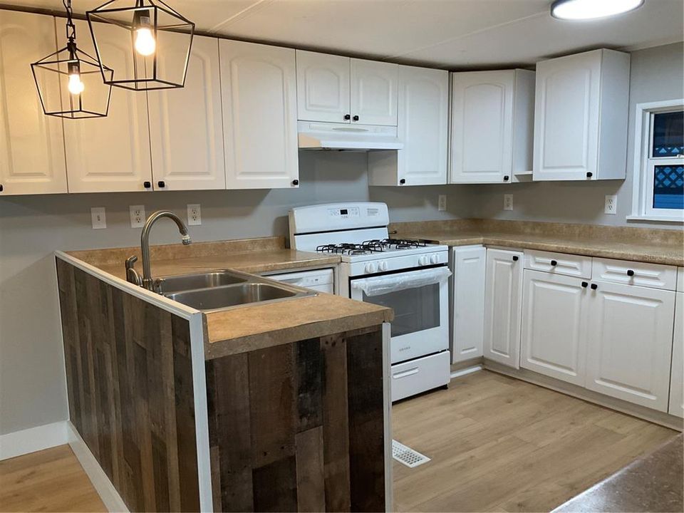 For Sale: $229,500 (3 beds, 2 baths, 1175 Square Feet)