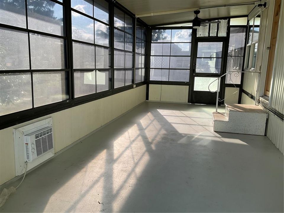 For Sale: $229,500 (3 beds, 2 baths, 1175 Square Feet)