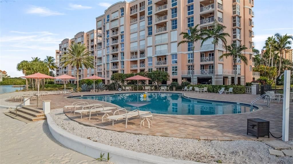 En Venta: $799,900 (2 camas, 2 baños, 1516 Pies cuadrados)