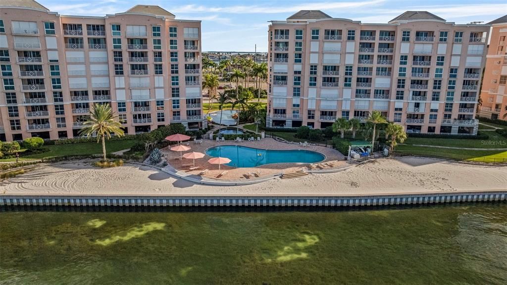 En Venta: $799,900 (2 camas, 2 baños, 1516 Pies cuadrados)