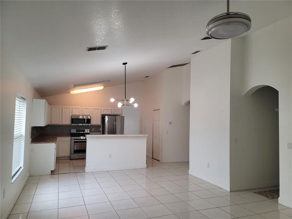 For Sale: $325,000 (4 beds, 2 baths, 1893 Square Feet)