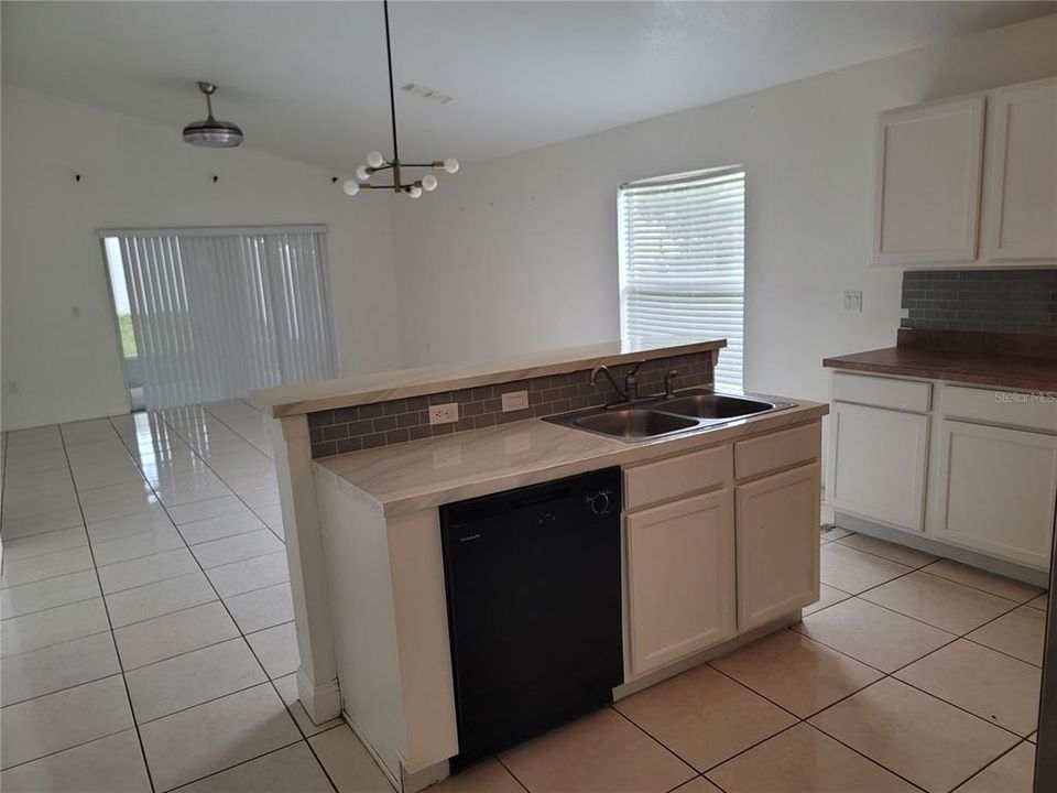 For Sale: $325,000 (4 beds, 2 baths, 1893 Square Feet)