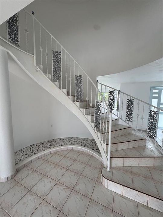 For Sale: $475,000 (4 beds, 2 baths, 2810 Square Feet)