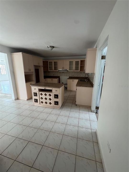 For Sale: $475,000 (4 beds, 2 baths, 2810 Square Feet)