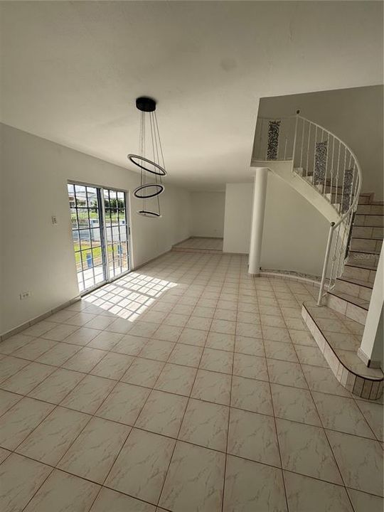 For Sale: $475,000 (4 beds, 2 baths, 2810 Square Feet)