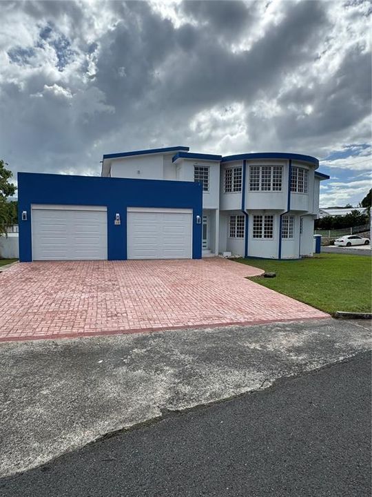 For Sale: $475,000 (4 beds, 2 baths, 2810 Square Feet)