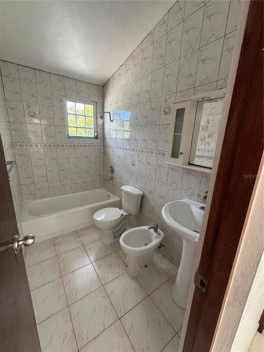 For Sale: $475,000 (4 beds, 2 baths, 2810 Square Feet)